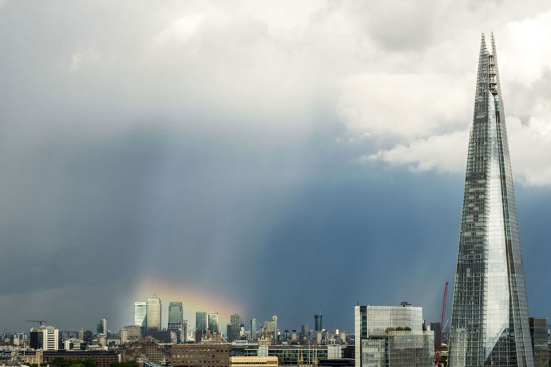 Јelena Čajkina – Nevjerovatna duga nad distriktom u Londonu. Јedna od fotografija iz užeg izbora za najboljeg fotografa vremenskih prilika. (Foto:Sputnik)