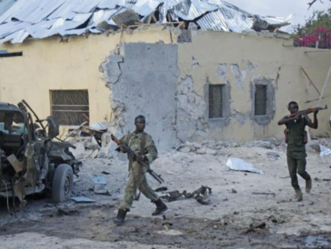 Islamisti upali u hotel u Mogadišu - Foto: AP