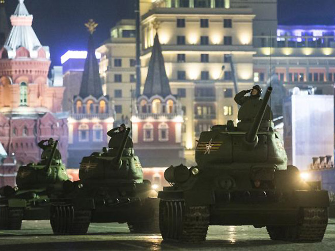 Pripreme za vojnu paradu u Moskvi... - Foto: AP
