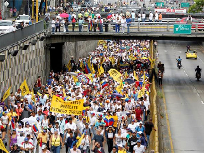 Venecuela - protesti (Foto: Rojters) - 