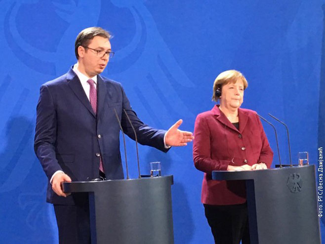 Aleksandar Vučić i Angela Merkel - Foto: RTS