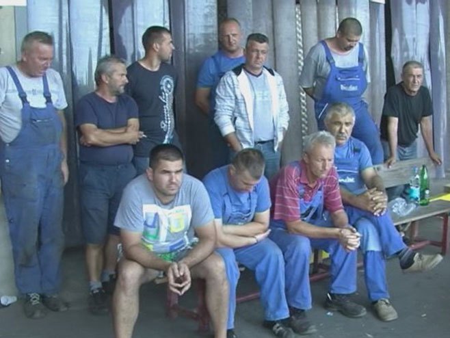 Šamac- Štrajk radnika "Badera" - Foto: RTRS