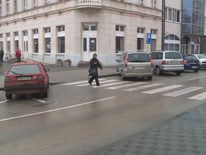 U centru Bijeljine uklonjena dva sporna parking mjesta - Foto: RTRS