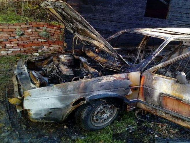 Zapaljeno auto - Foto: RTRS