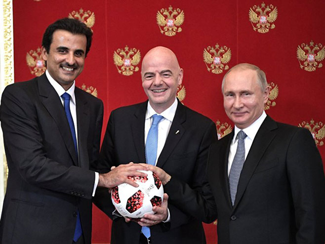 Hamad el Tani, Đani Infantino i Vladimir Putin (foto: rs.sputniknews.com) - 