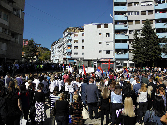 Kosovska Mitrovica - protesti - Foto: SRNA