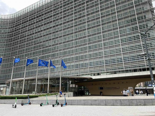 Brisel poručio Kurtiju: Ne odlučuje Priština kada će joj mjere biti ukinute, već EU