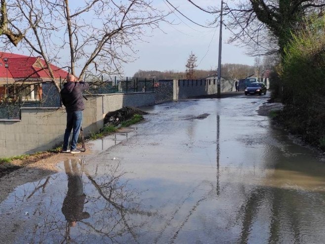 Poplavljen put u Priječanima - Foto: RTRS