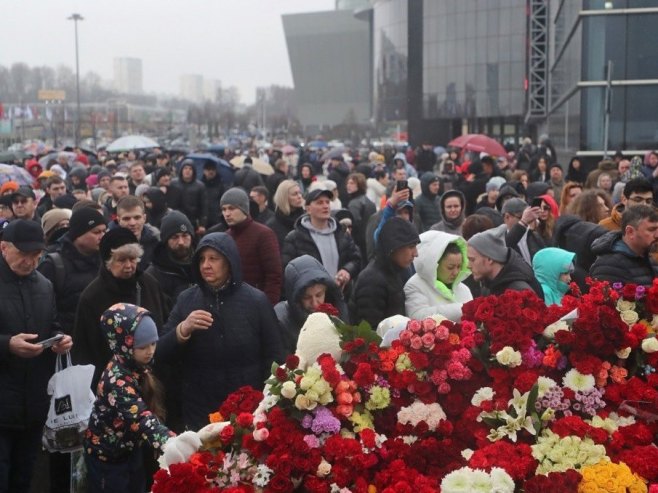 Odavanje počasti žrtvama napada u Moskvi (foto: EPA-EFE/MAXIM SHIPENKOV) - 