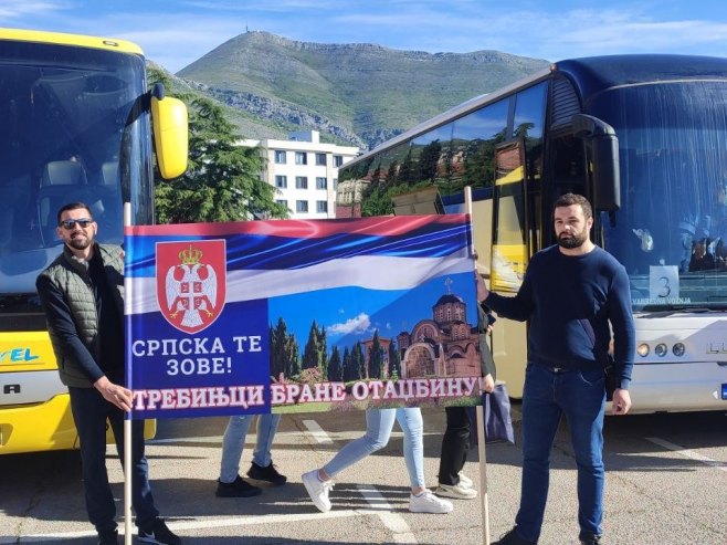 Iz cijele Srpske građani idu u Banjaluku na miting "Srpska te zove"; Autobusi stižu iz Trebinja, Bratunca, Zvorniika... (VIDEO)