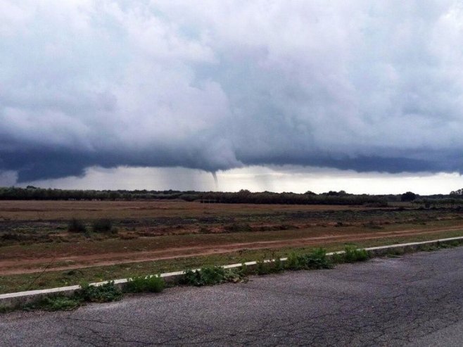 Tornado (Foto: EPA//DOMENICO PALESSE) - 